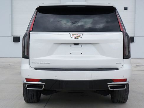 Used 2022 Cadillac Escalade Premium Luxury image 11