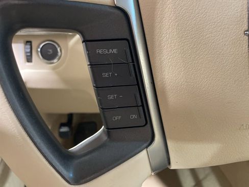 Used 2009 Lincoln MKS image 18