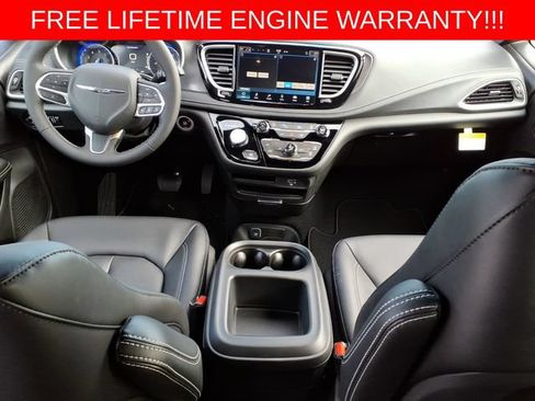 New 2026 Chrysler Pacifica Select FWD image 25