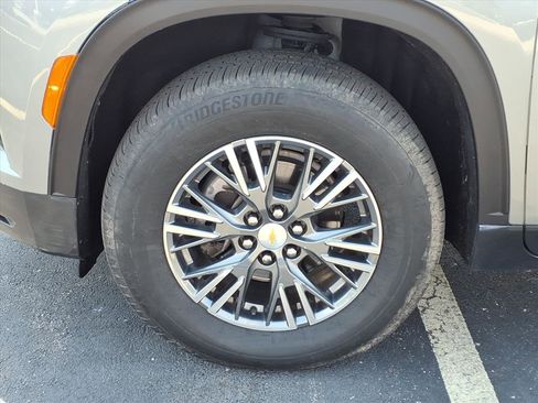 Used 2024 Chevrolet Traverse LT image 30