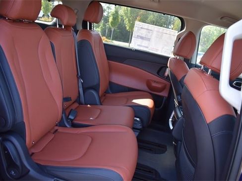 New 2026 Kia Carnival EX image 14