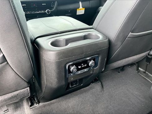 Used 2025 Chevrolet Suburban LT w/ Comfort Package RWD image 25