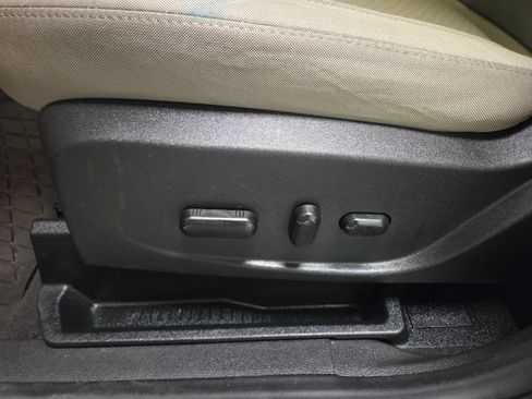 Used 2018 Ford Escape SE FWD image 15