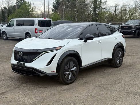 Used 2023 Nissan Ariya AWD image 2