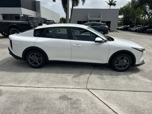 New 2026 Kia K4 LXS FWD image 5