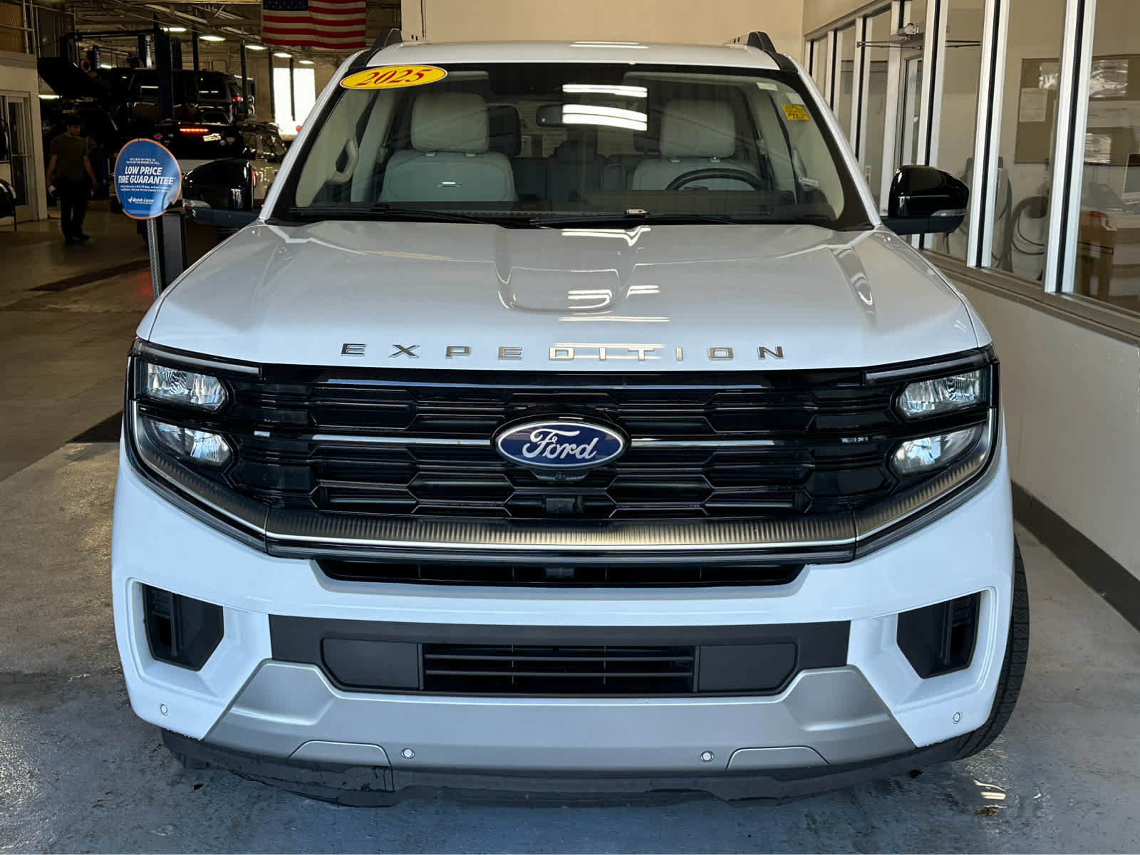 Certified 2025 Ford Expedition Platinum AWD/4WD image 3