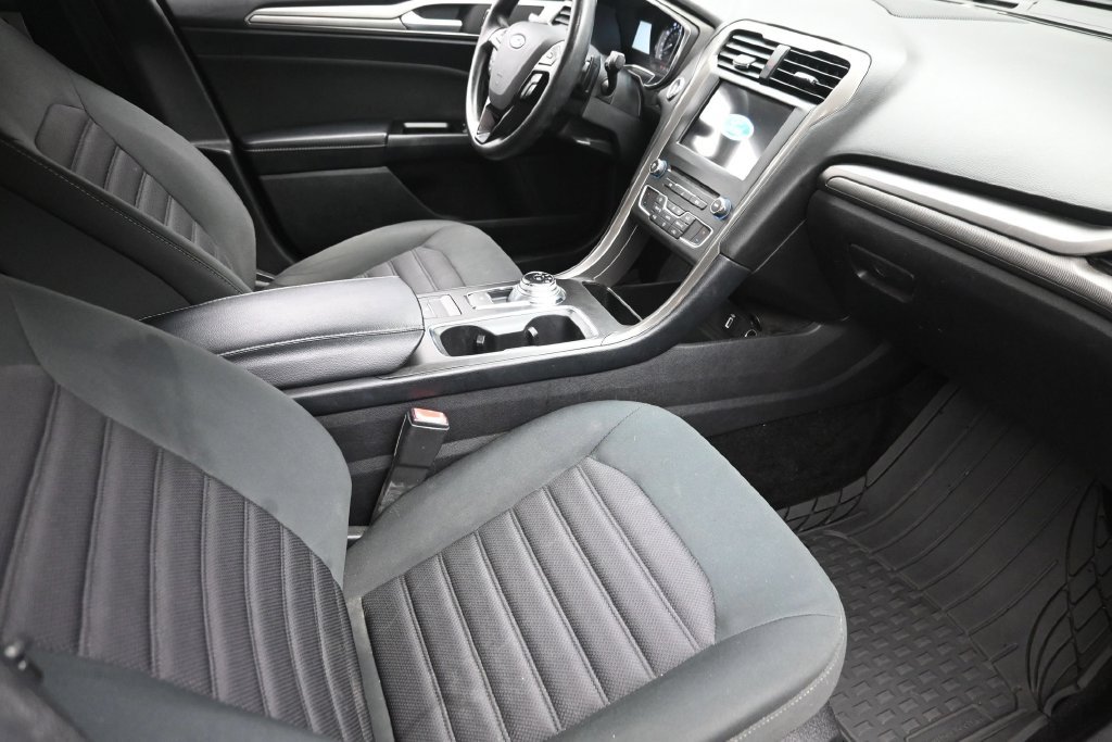Used 2017 Ford Fusion SE w/ Fusion SE Technology Package FWD image 9