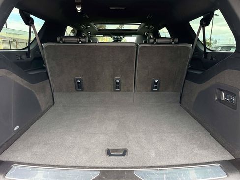 Used 2025 Cadillac Escalade ESV Sport AWD/4WD image 9