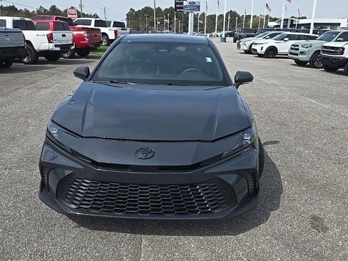 Used 2025 Toyota Camry SE w/ Convenience Package image 2