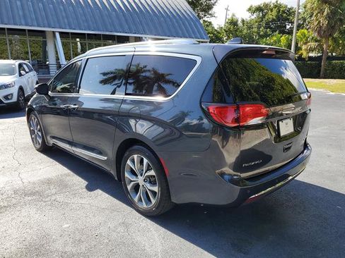 Used 2020 Chrysler Pacifica Limited w/ Tire & Wheel Group image 3