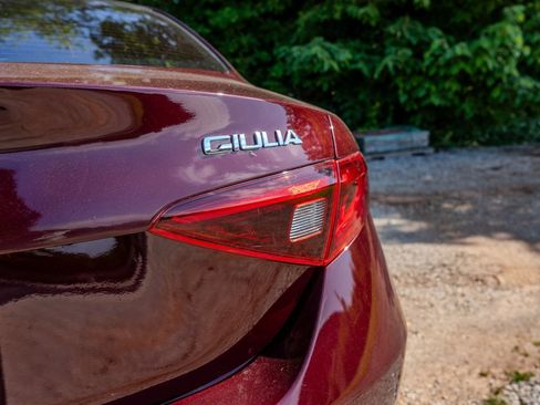 Used 2019 Alfa Romeo Giulia Ti w/ Quick Order Package 22Z Lusso RWD image 11