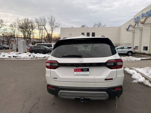 Used 2023 Honda Pilot TrailSport image 14