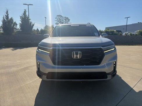 Used 2024 Honda Pilot Touring image 2