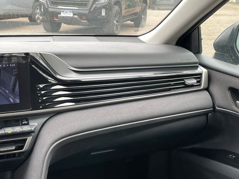 Used 2025 Toyota Camry LE image 35