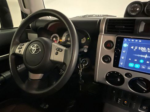 Used 2014 Toyota FJ Cruiser 4WD image 72