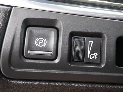 Used 2020 Cadillac XT5 Premium Luxury FWD image 27