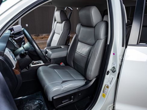 Used 2020 Toyota Tundra Limited w/ Limited Premium Package image 30