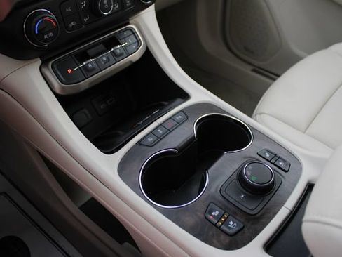 Used 2022 GMC Acadia Denali w/ Denali Technology Package FWD image 22