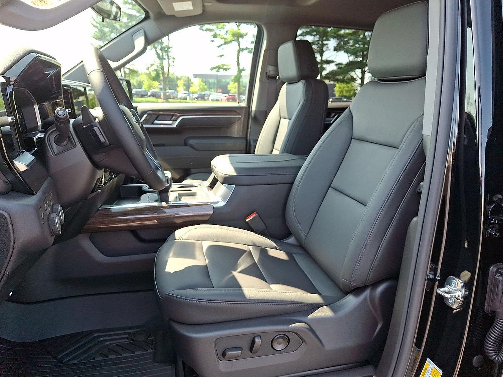 New 2026 Chevrolet Silverado 1500 RST w/ Dark Appearance Package AWD/4WD image 14