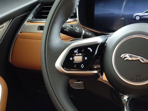 Used 2026 Jaguar F-PACE R-Dynamic S image 15