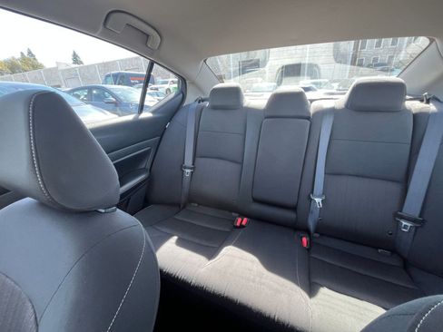 Used 2025 Nissan Altima 2.5 SV image 39