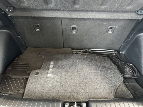 Used 2021 Hyundai Venue SEL FWD image 14