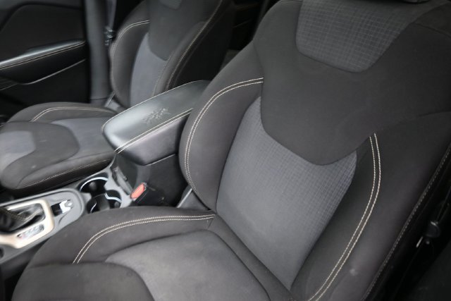 Used 2015 Jeep Cherokee Latitude w/ Comfort/Convenience Group FWD image 18