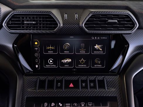 Used 2023 Lamborghini Urus Performante AWD/4WD image 33