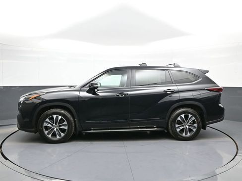 Used 2026 Toyota Highlander XLE image 9
