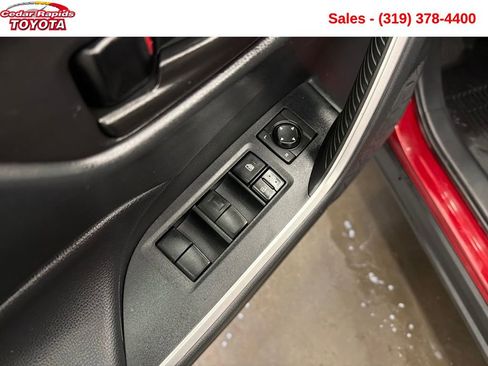 Used 2021 Toyota RAV4 LE image 11