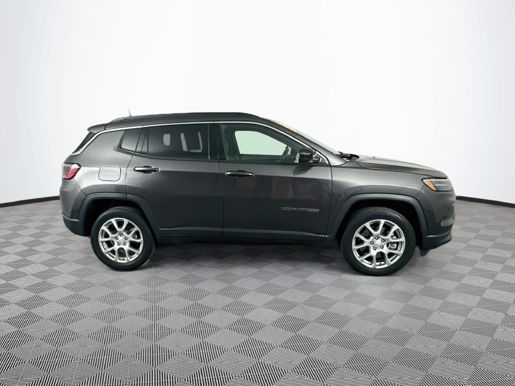 Used 2023 Jeep Compass Latitude AWD/4WD image 13