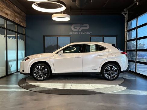 Used 2022 Lexus UX 250h w/ Premium Package AWD/4WD image 6