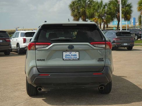 Used 2022 Toyota RAV4 XLE Premium AWD/4WD image 5
