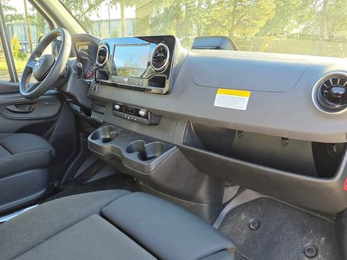 Used 2025 Mercedes-Benz Sprinter 2500 image 13