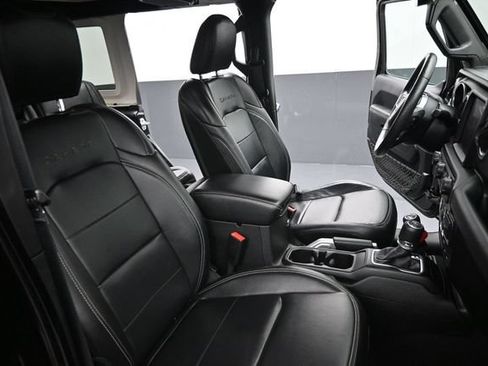 Used 2018 Jeep Wrangler Unlimited Sahara w/ Uconnect 4C Nav & Sound Group AWD/4WD image 27
