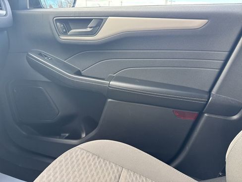 Used 2022 Ford Escape SE image 23
