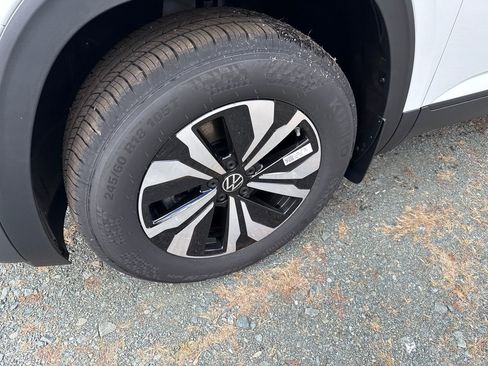 New 2026 Volkswagen Atlas Cross Sport SE image 2