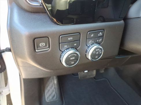 Used 2022 GMC Sierra 1500 SLT w/ SLT Convenience Package AWD/4WD image 26