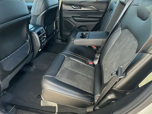 New 2025 Jeep Grand Cherokee Altitude image 24