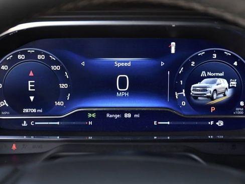 Used 2024 Chevrolet Suburban Z71 w/ Luxury Package image 10