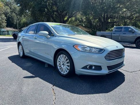 Used 2014 Ford Fusion SE w/ Equipment Group 502A FWD image 3