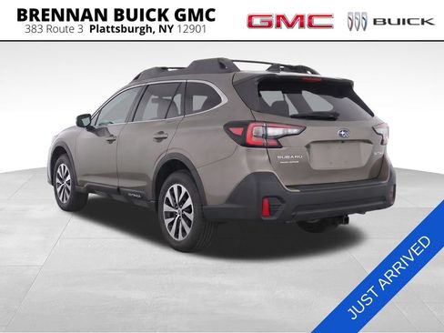 Used 2021 Subaru Outback Premium AWD/4WD image 3