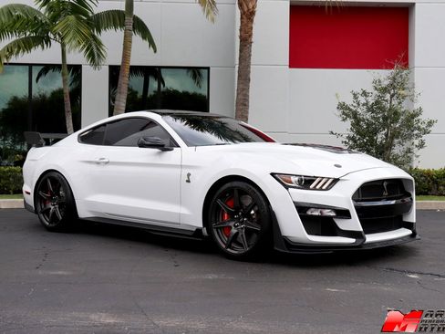 Used 2020 Ford Mustang Shelby GT500 w/ Carbon Fiber Track Pack image 15