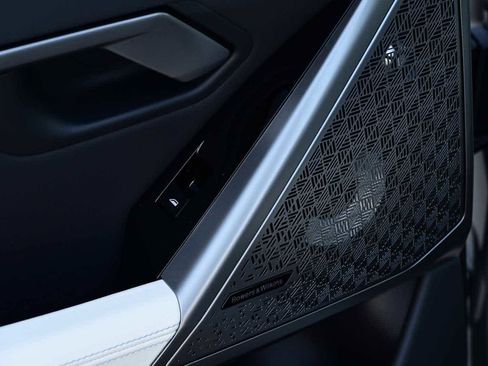 Used 2026 BMW i5 eDrive40 w/ Executive Package image 33