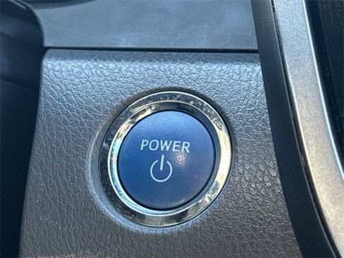 Used 2024 Toyota Camry SE image 25