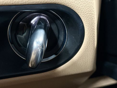 Certified 2022 Porsche Macan image 35