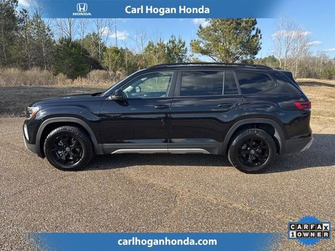 Used 2025 Volkswagen Atlas Peak Edition SE image 5