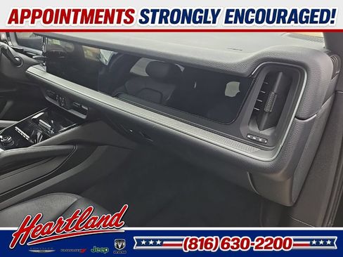 Used 2024 Porsche Cayenne w/ Premium Package AWD/4WD image 78