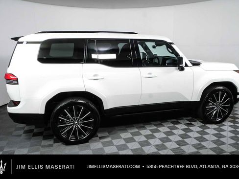 Used 2025 Lexus GX 550 w/ Accessory Package (2T) AWD/4WD image 28