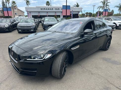 Used 2017 Jaguar XE RWD image 11